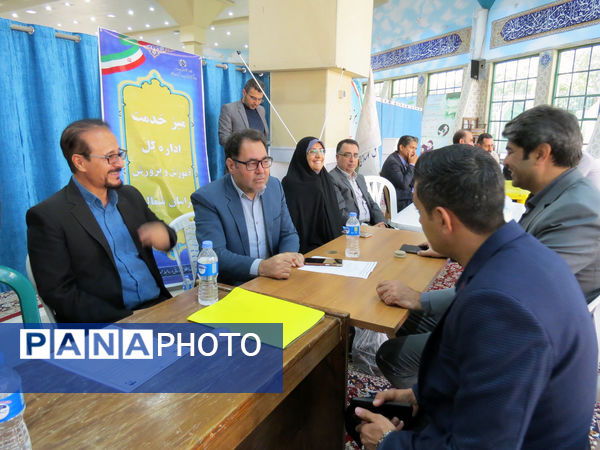 برپایی میز خدمت آموزش و پرورش خراسان شمالی