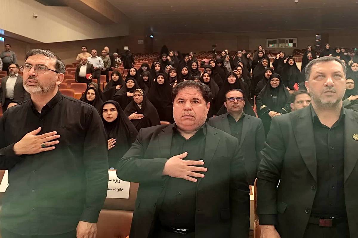 خانوادههای شهدا سرمایههای اجتماعی هستند که باید تکریم شوند