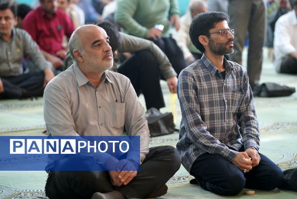 حضور مدیرکل آموزش‌وپرورش استان در نماز جمعۀ شهر اصفهان