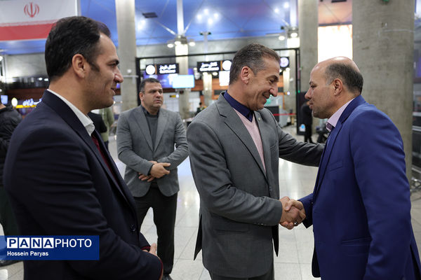 بازگشت طلایی‌پوشان بلندقامت دانش‌آموز ایران با کاپ قهرمانی