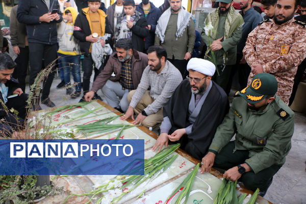 گلباران مزار شهدای گمنام قم در ایام الله دهه فجر