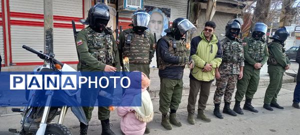 قدردانی مردم از مدافعان امنیت در روز پدر