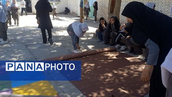 برپایی نماز جماعت  در دبستان شهید نجفی فدافن 