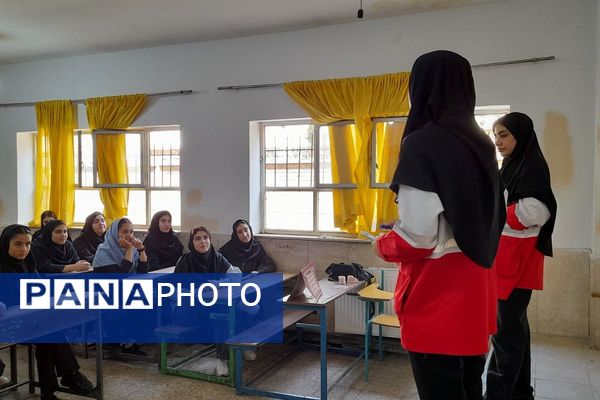 تابستانی متفاوت در دبیرستان دخترانه توحید یک؛آغاز فعالیت های مهارت محور پایگاه تابستانی