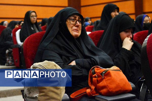 بدرقه دانش‌آموزان بهارستانی به راهیان‌نور