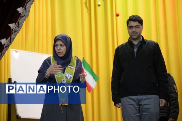 برگزاری کارگاه آموزشی مربیان پیشتاز در محل کانون فضیلت شهرستان نجف آباد 