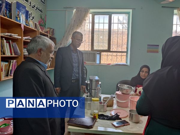 بازدید مدیر اداره آموزش و پرورش خلیل آباد از  کلاس‌های اوقات فراغت