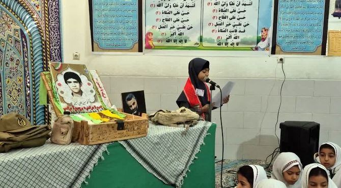برپایی محفل انس با قرآن به یاد شهید محمد حسین فلاح حسینی در دبستان علمدار تفت