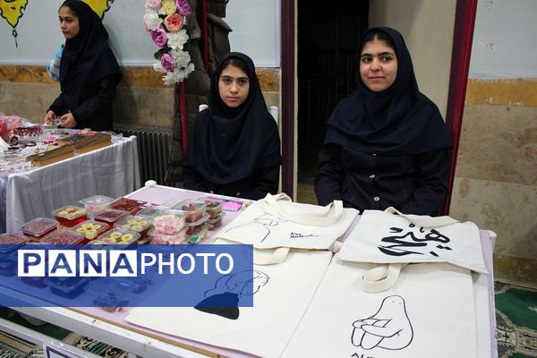 برپایی بازارچه کسب و کار دانش‌آموزی در مدرسه حضرت معصومه (س) ناحیه 4 کرج