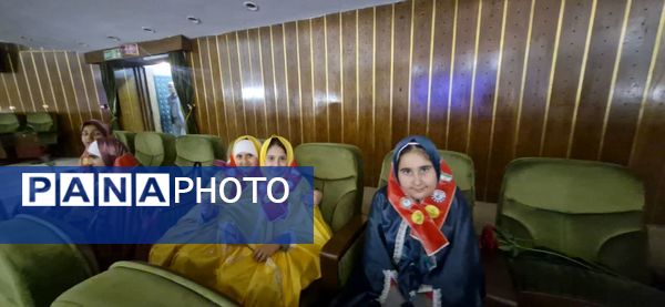 مراسم بزرگداشت مقام معلم و تجلیل از معلمان نمونه در محمودآباد