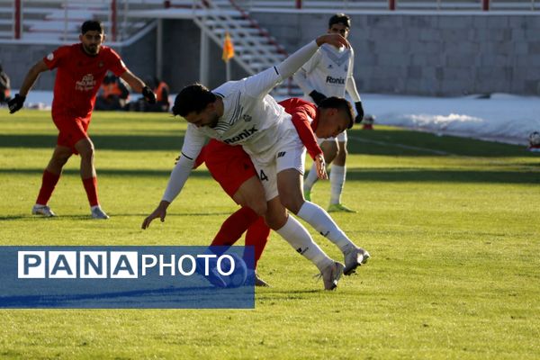 بازی تراکتور و ملوان در تبریز