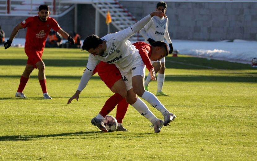 بازی تراکتور و ملوان در تبریز