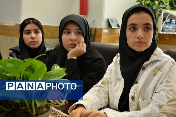 برای اولین‌بار؛ برگزاری کافه ۵۷ در دبیرستان‌ نمونه دولتی ولایت بهارستان‌دو