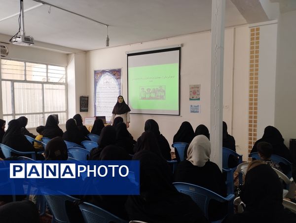 جلسه آموزش خانواده ویژه والدین پایه هفتم در کاشمر