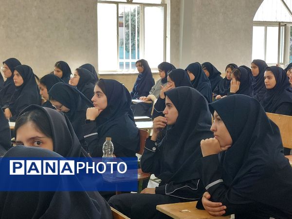 جشن ولادت امام حسن عسکری(ع) در دبیرستان شاهد شهید کلانتری ناحیه 1 کرج 