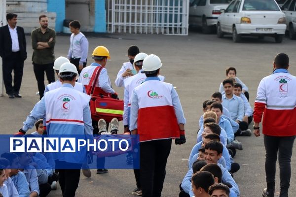 مانور زلزله و ایمنی در ناحیه یک بهارستان