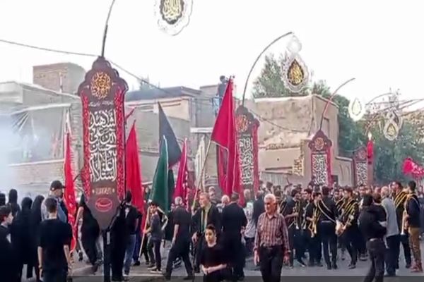 آئین سنتی تعویض پرچم مسجد جامع کاشان