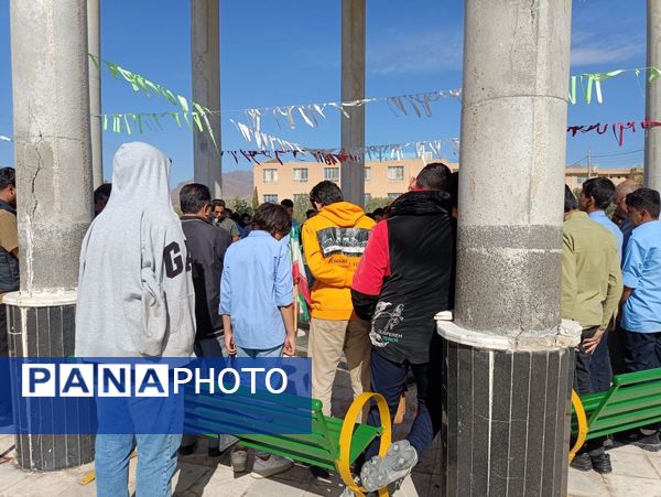 غبارروبی مزار شهدای گمنام دانشگاه آزاد اسلامی واحد کاشمر 