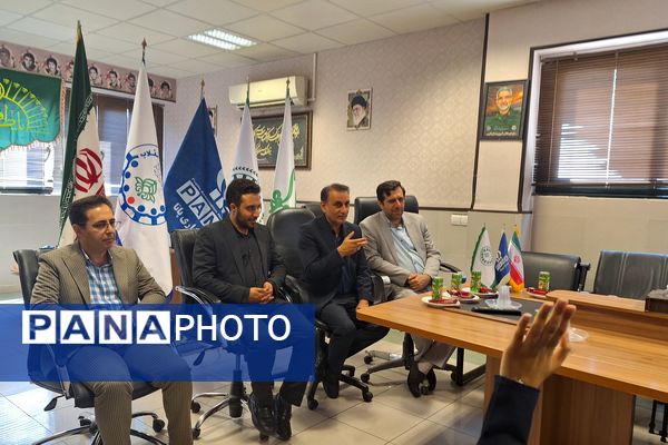 جلسه هم اندیشی و تجلیل از خبرنگاران پانا در شیراز 