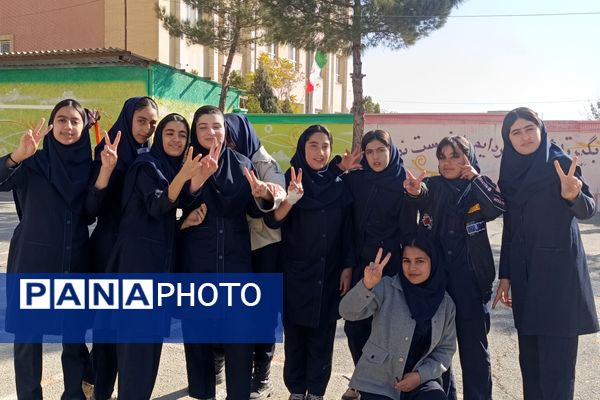 انتخابات شورای دانش آموزی در دبیرستان مهر نیشابور