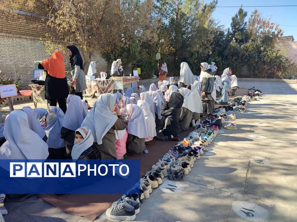 شور و هیجان در حیاط مدرسه