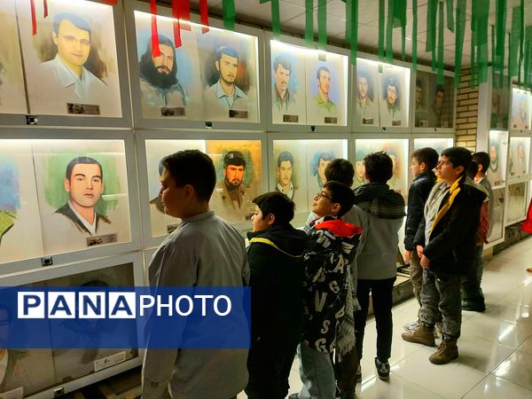 پسران حاج قاسم سلیمانی در گلزار شهدا ملارد یاد او و شهدا را گرامی داشتند