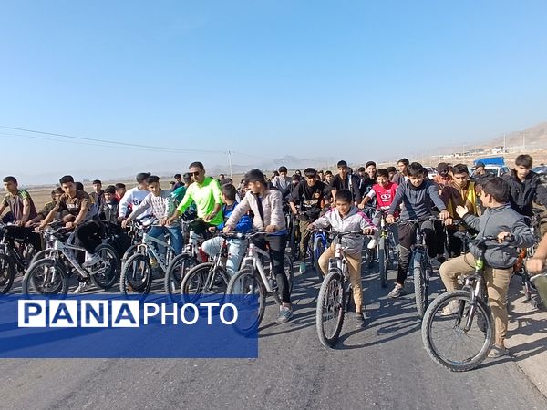 برگزاری همایش دوچرخه‌سواری در آشخانه به‌مناسبت روز دانش‌آموز 