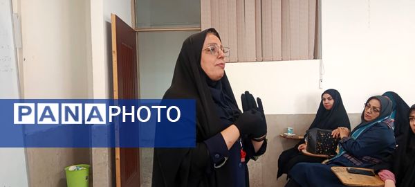 کارگاه توانمندسازی مربیان کاردان پیشتاز سازمان دانش‌آموزی ناحیه یک کرج 