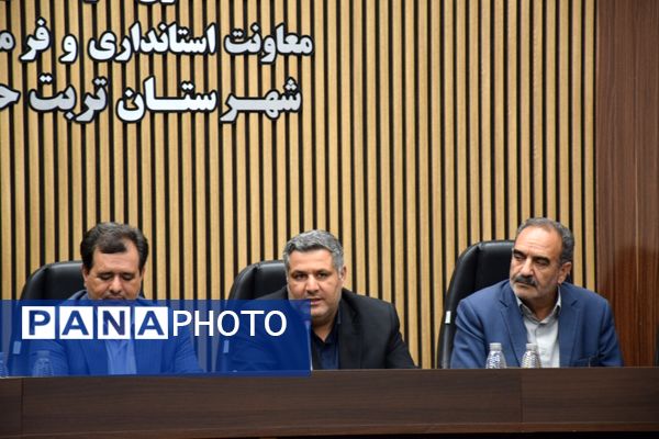نشست هم‌اندیشی معاون استاندار با موسسان و مدیران مدارس غیردولتی تربت حیدریه 