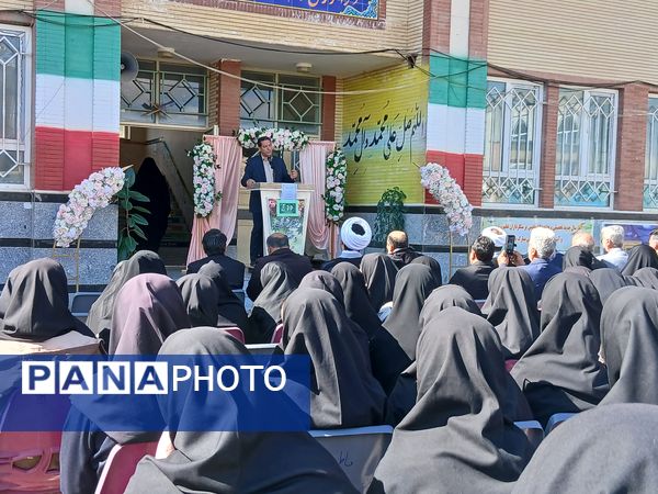 آغاز سال تحصیلی با گرامیداشت یاد و خاطره شهیدان در مدرسه فاطمیه شهرستان چاراویماق 