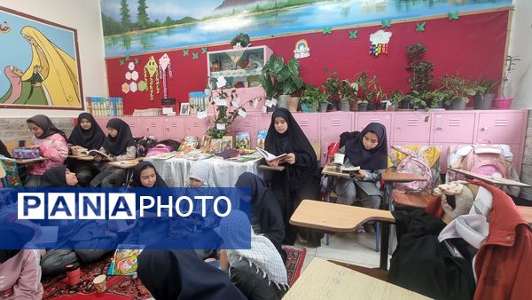 عطر مطالعه در کافه کتاب کلاس پنجم دبستان شاهد بنت‌الحسین تبریز