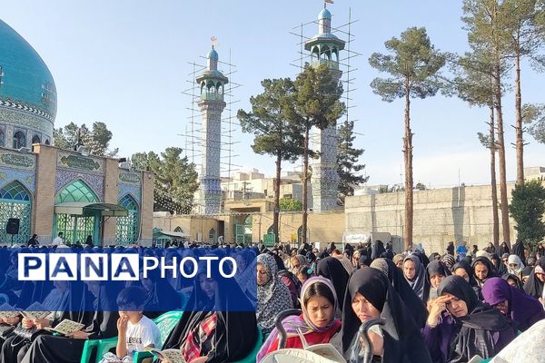 مراسم پرفیض روز عرفه در امامزاده عمادالدین رباط‌کریم با حضور پرشور زائران برگزار شد