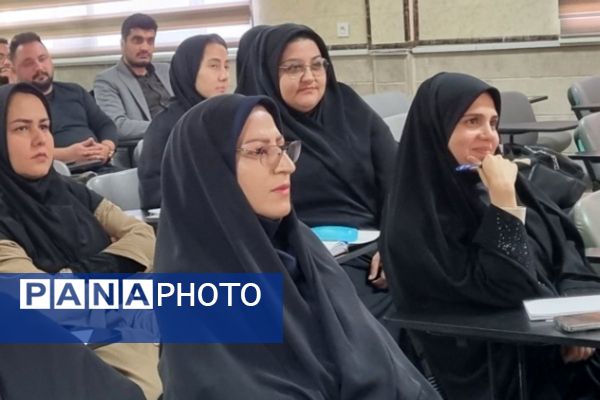 کارگاه مدیریت کلاس و روش‌های نوین تدریس در فیروزکوه: تلفیق هنر تدریس با قدرت فناوری