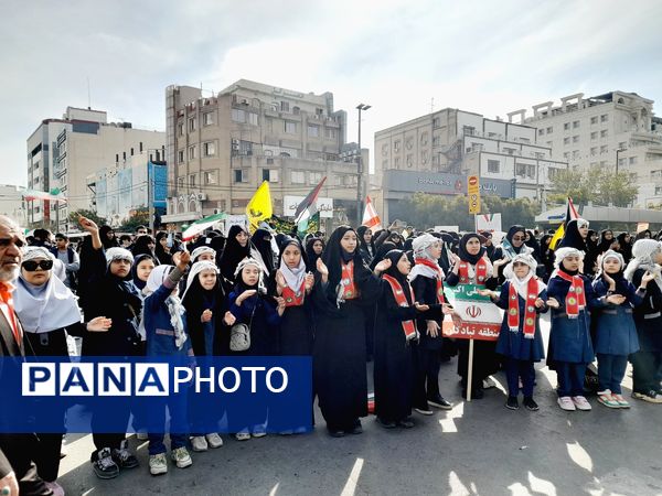 راهپیمایی روز دانش‌آموزان در ناحیه 6 مشهد 