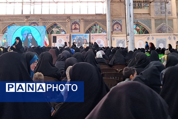 «ضیافت نور» دیدار رمضانی جمعی از بانوان شیراز ، با نماینده ولی فقیه در فارس