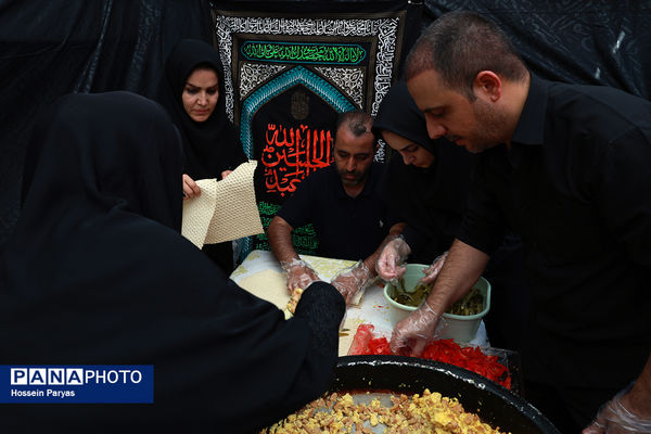 موکب «عشاق‌الحسین» سازمان دانش آموزی در راهپیمایی خانوادگی جاماندگان اربعین حسینی - تهران/ 2