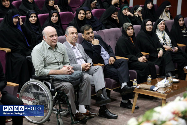 مراسم گرامیداشت روز معلم و تجلیل از اساتید نمونه دانشگاه فرهنگیان