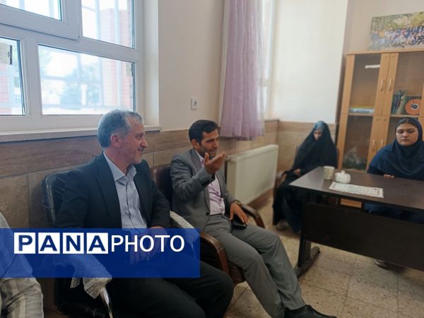 دیدار مدیر جدید آموزش و پرورش گناباد با جمعی از دانش‌آموزان