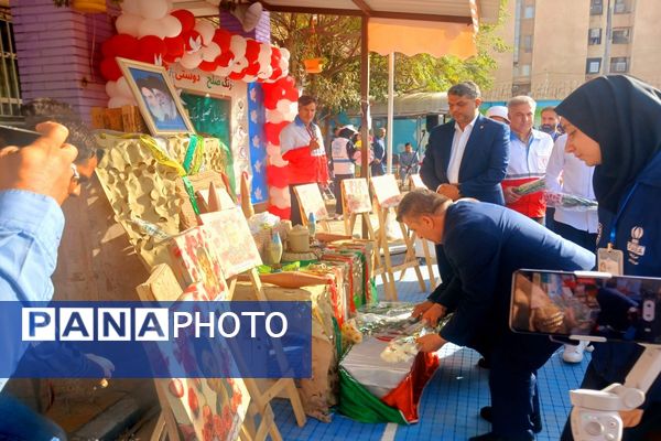 زنگ صلح  و دوستی در دومین روز از سال تحصیلی در مدرسه شاهد ائمه اطهار پاکدشت نواخته شد 