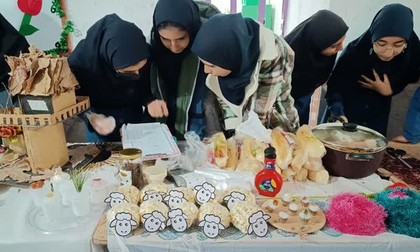 برپایی بازارچه کسب و کار دانش‌آموزی مدرسه الزهرا مارگون