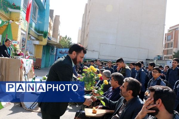 آیین بازگشایی مدارس و نواختن زنگ مهر ایثار و شهادت در ناحیه ۶ مشهد 