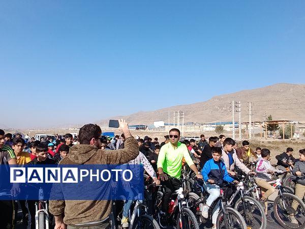 برگزاری همایش دوچرخه‌سواری در آشخانه به‌مناسبت روز دانش‌آموز 