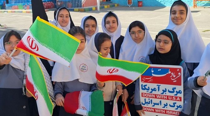 دانش‌آموزان همدانی وفاداری خود را به آرمان‌های انقلاب ثابت کردند