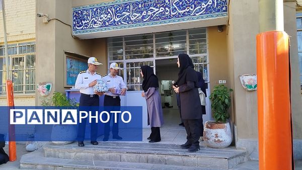 گرامیداشت هفته نیروی انتظامی در دبیرستان دخترانه پیرایش یک