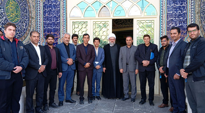 میز خدمت در نماز جمعه بن با حضور مدیر کل آموزش‌وپرورش استان چهارمحال و بختیاری 