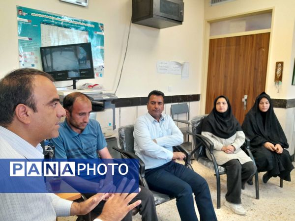 جلسه انجمن اولیا و مربیان در دبیرستان مادرمهربان خلیل آباد