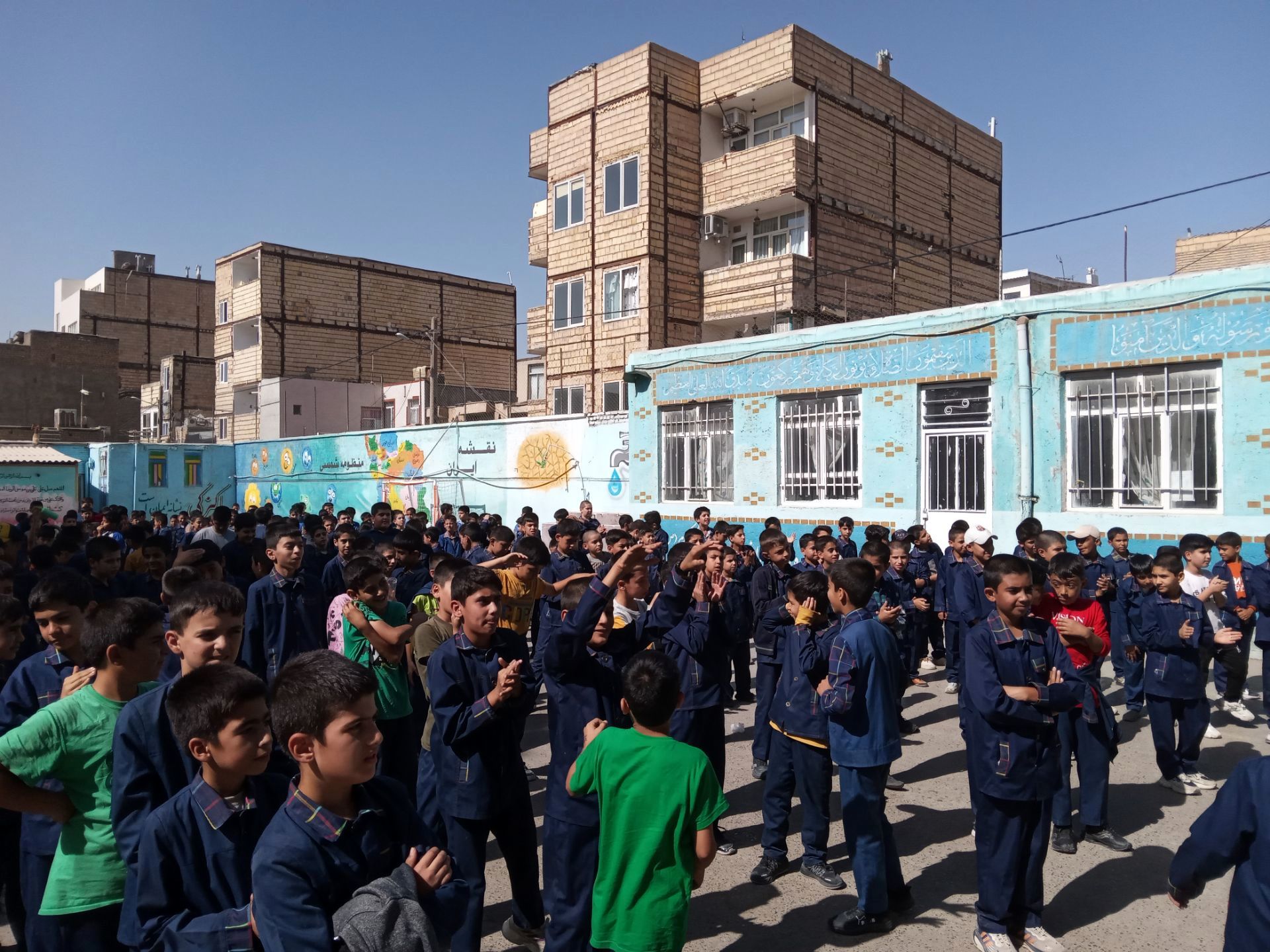 جشن عاطفه ها دردبستان شهید رجایی دوره دوم 