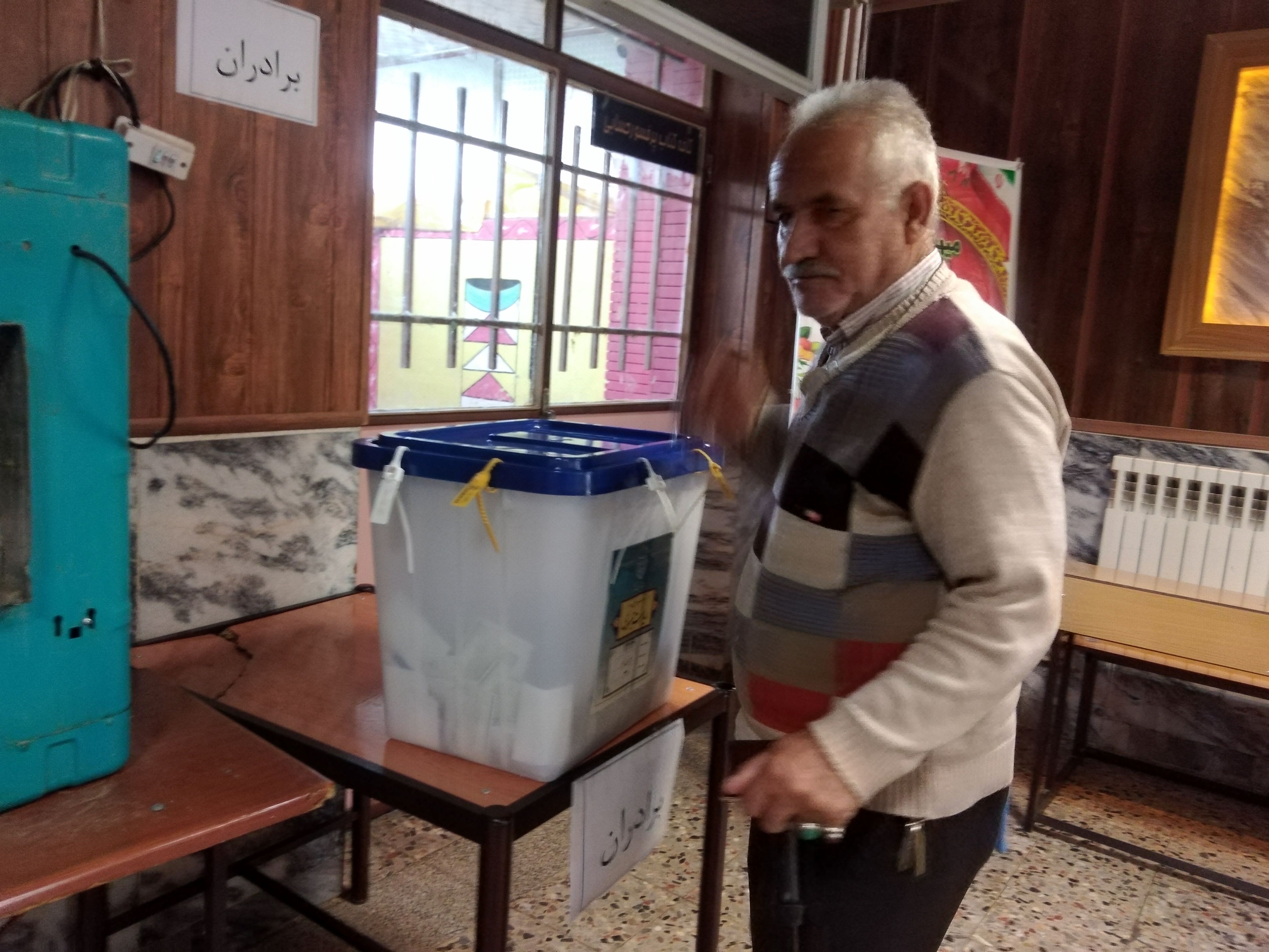 برگزاری چهاردهمین دوره انتخابات ریاست جمهوری کشور در دبیرستان ناصر مشهد