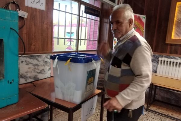 برگزاری چهاردهمین دوره انتخابات ریاست جمهوری کشور در دبیرستان ناصر مشهد