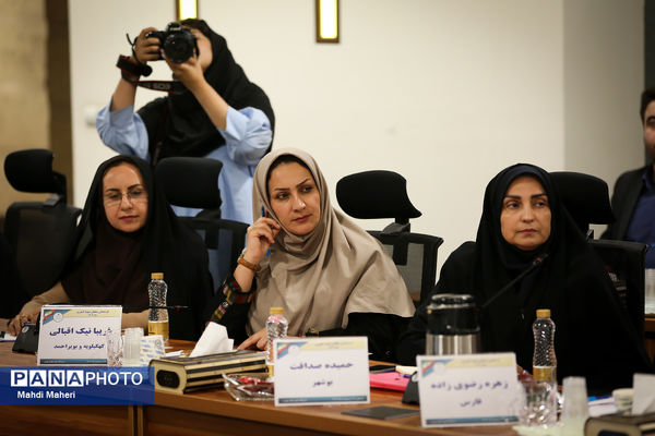 نشست صمیمی وزیر آموزش و پرورش با معلمان نمونه کشوری